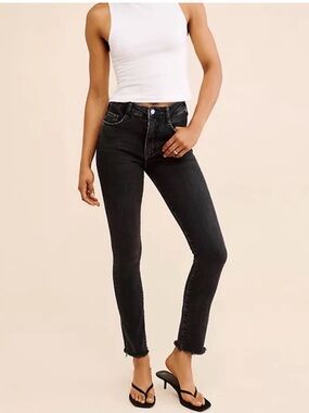 Pilcro Anthropologie Cigarette Jeans Black Raw Hem Size 27 Slim Straight